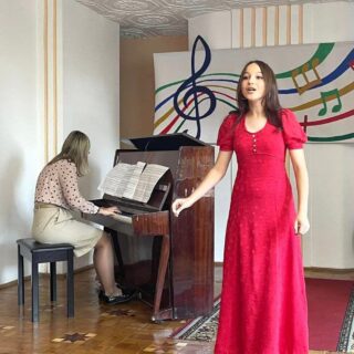 Вітаємо талановиту ученицю Анну Малооку, ученицю КНЯГИНИНІВСЬКОЇ ШКОЛИ МИСТЕЦТВ філії Рокині, яка виборола гран-прі в Міжнародному конкурсі "MY WORLD»