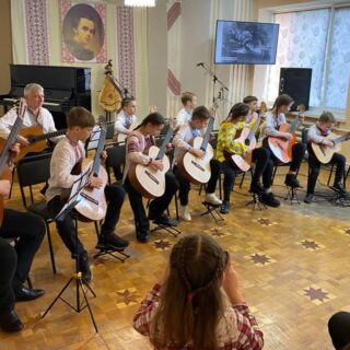 Вітаємо ансамбль гітаристів КНЯГИНИНІВСЬКОЇ ШКОЛИ МИСТЕЦТВ з перемогою